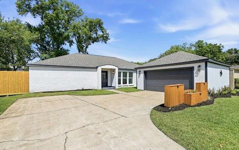 Photo of 1722 Cherry Bend Drive, Houston, TX 77077 (MLS # 17300692)