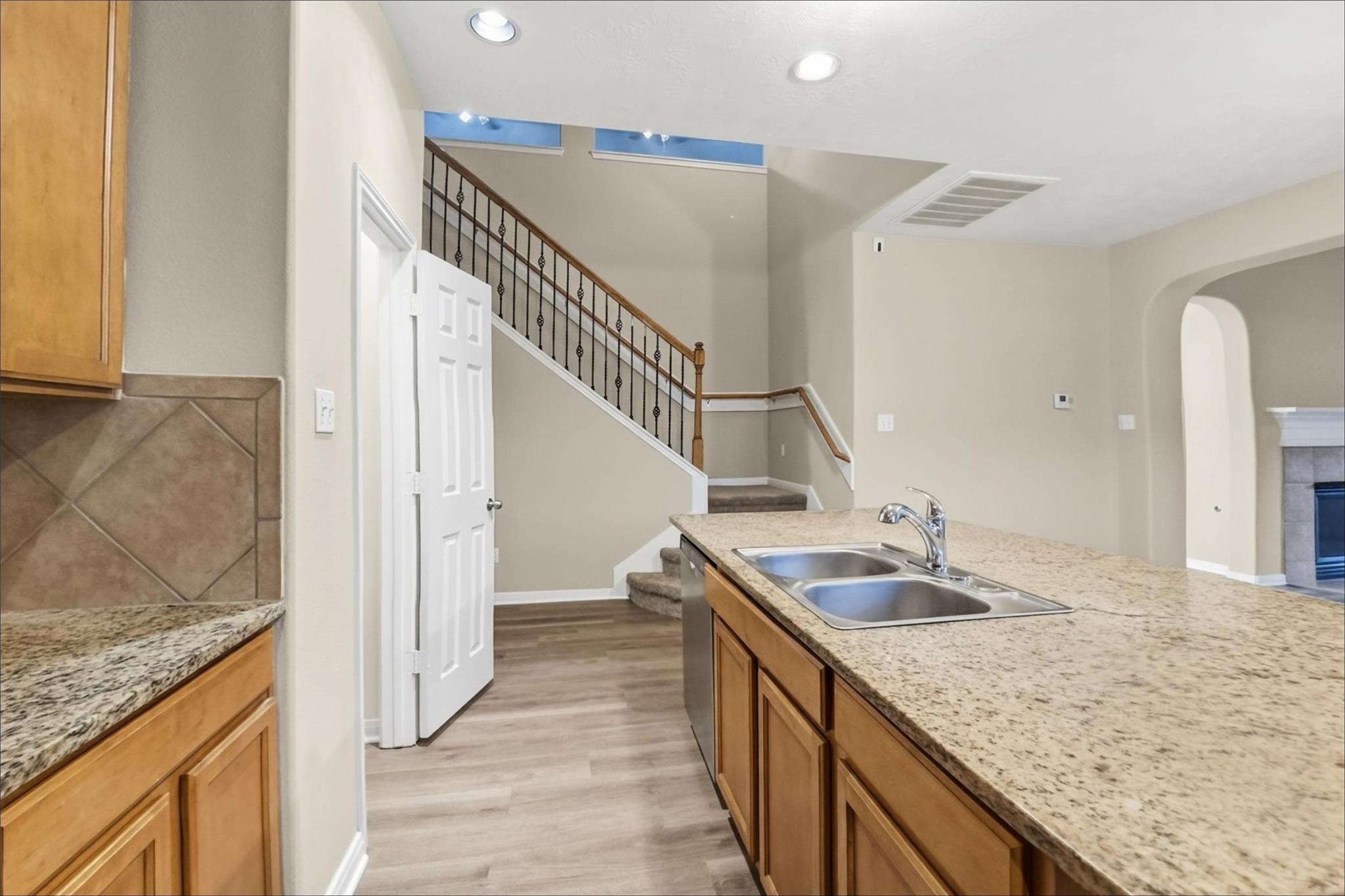 3007 Valiant Elm Street