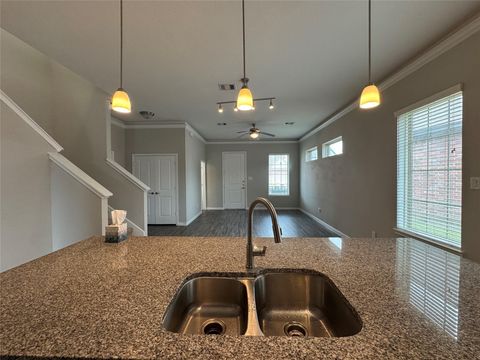 Tiny photo for 3231 Cloud Crest Lane, League City, TX 77539 (MLS # 45280817)