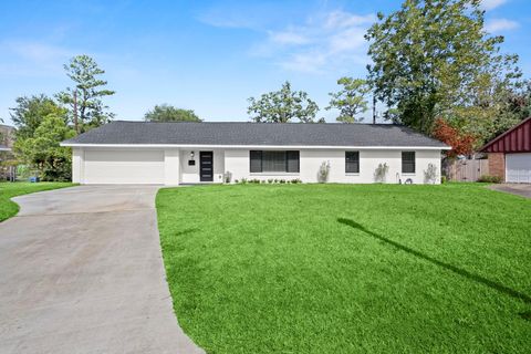 6 Pom Court Spring Valley Village TX 77055