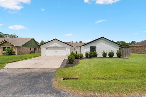 Photo of 110 Dozent Lane, Baytown, TX 77521 (MLS # 25824743)