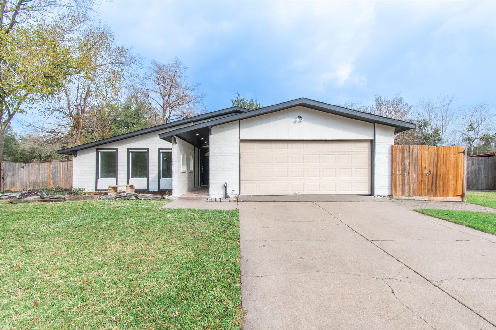 15411 Sierra Valle Drive