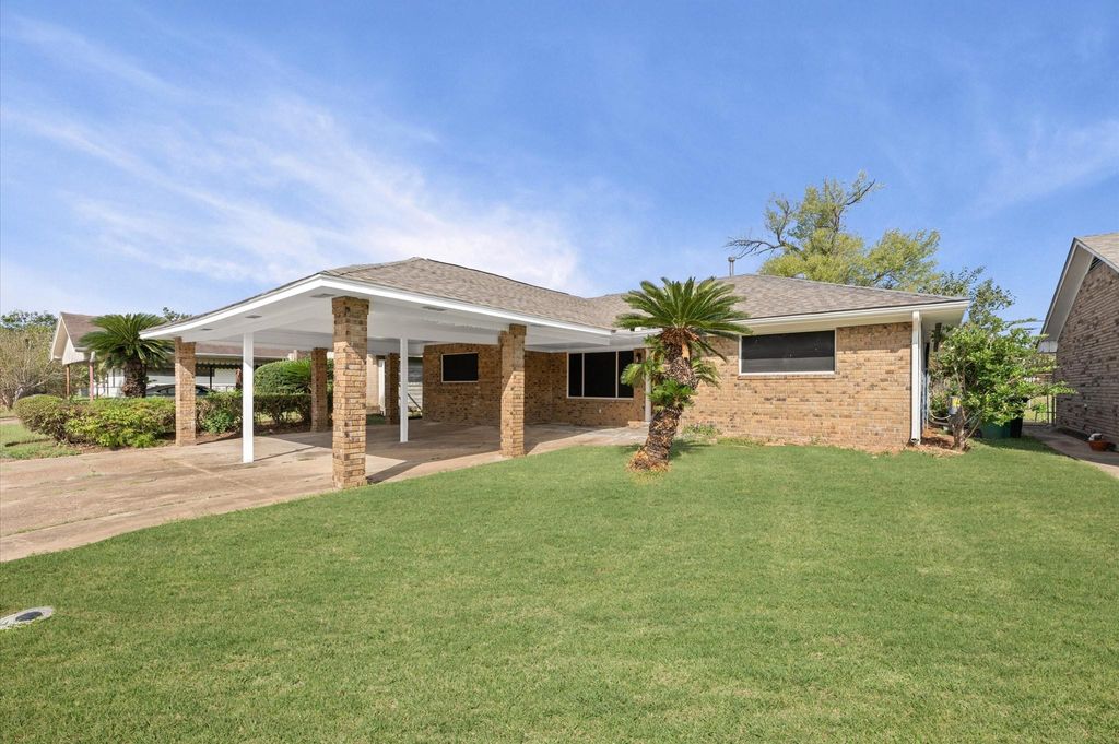 Photo of 8427 Guinevere Street, Houston, TX 77029 (MLS # 12008890)