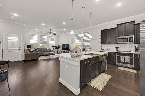 Photo of 1913 Kirby Landing Drive, Houston, TX 77051 (MLS # 97498125)