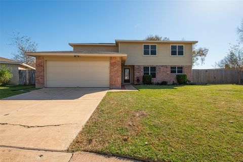 Photo of 13703 Templar Lane, Sugar Land, TX 77498 (MLS # 43754579)