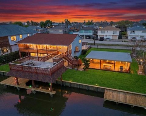 Homes For Sale - 372 Ling Street<br/> Hitchcock, TX 77563