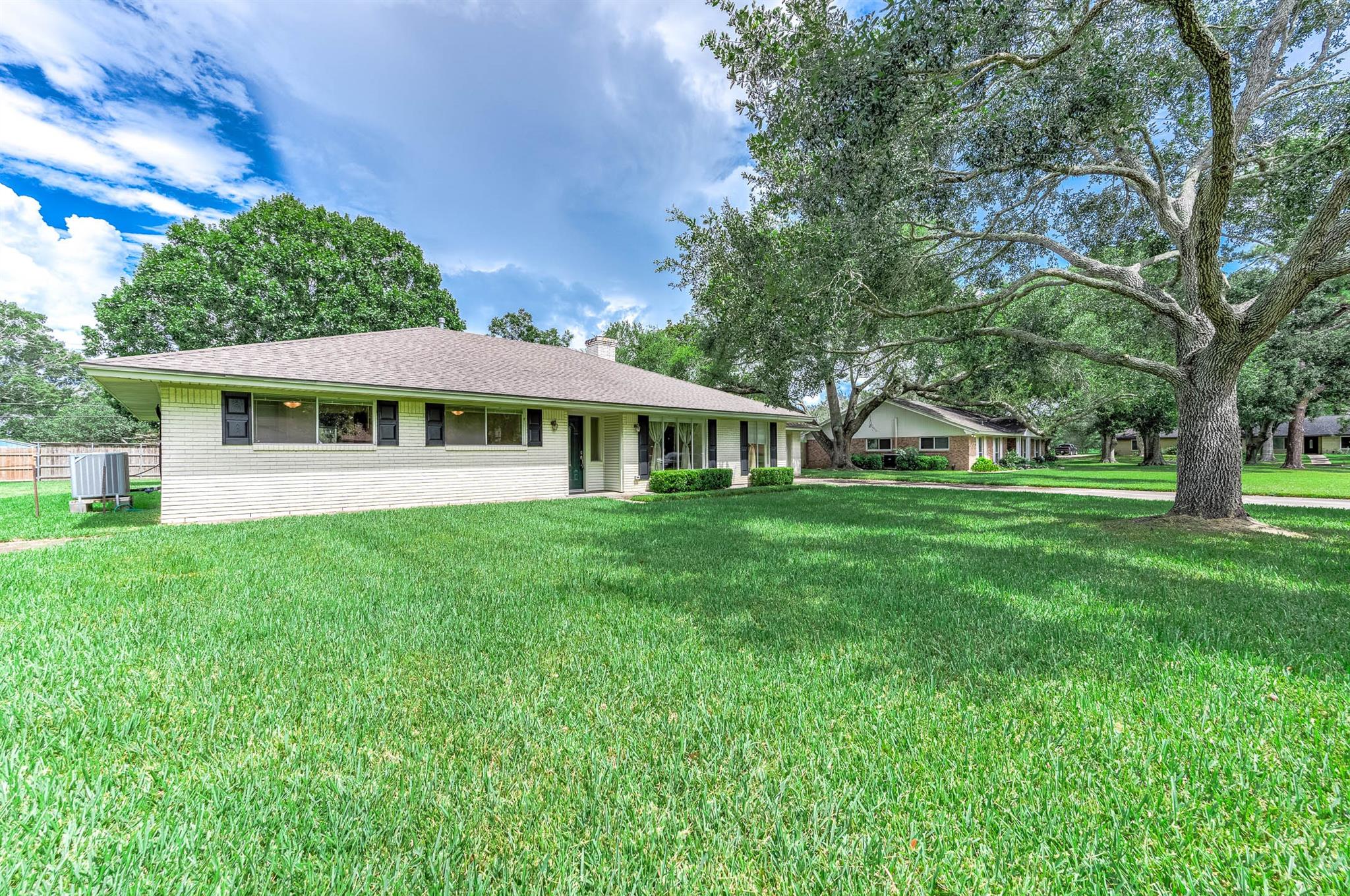 212 E Crestmont Drive