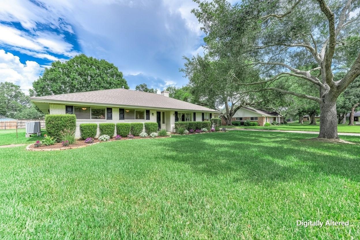 212 E Crestmont Drive