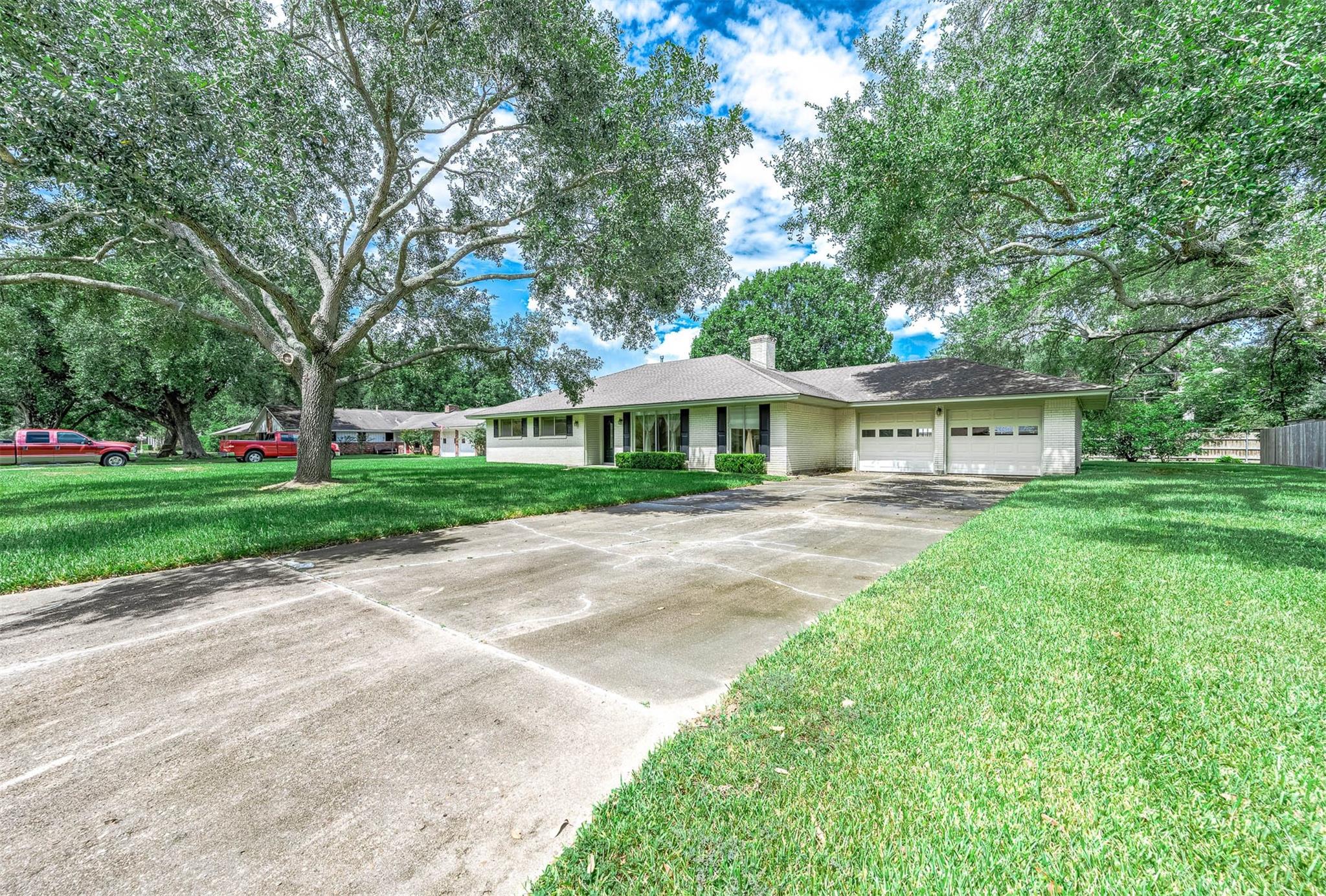 212 E Crestmont Drive