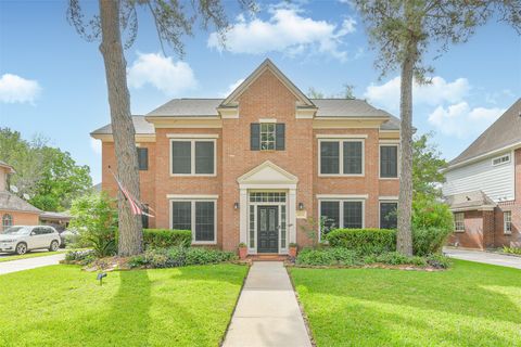 Photo of 4331 Broadleaf Street, Houston, TX 77345 (MLS # 24273391)