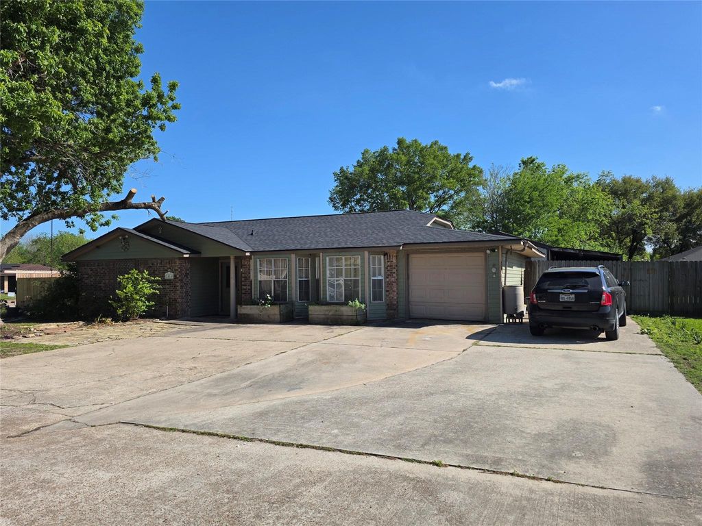 Photo of 2414 Goldenrod Street, Highlands, TX 77562 (MLS # 79248079)