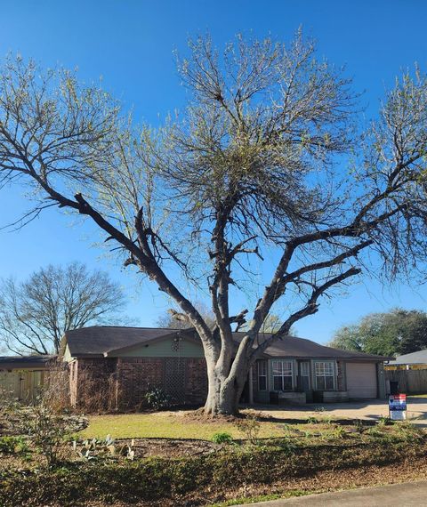 2414 Goldenrod Street Highlands TX 77562