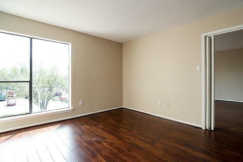 Tiny photo for 2818 S Bartell Drive #312, Houston, TX 77054 (MLS # 85899397)