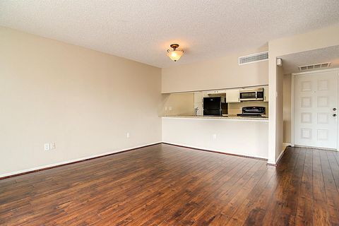Tiny photo for 2818 S Bartell Drive #312, Houston, TX 77054 (MLS # 85899397)