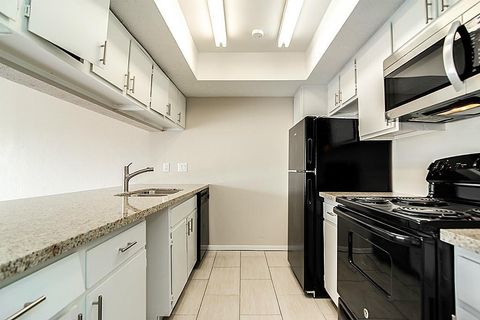 Tiny photo for 2818 S Bartell Drive #312, Houston, TX 77054 (MLS # 85899397)