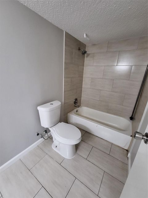 Tiny photo for 2818 S Bartell Drive #312, Houston, TX 77054 (MLS # 85899397)