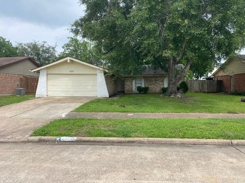 Photo of 10115 Overview Drive, Sugar Land, TX 77498 (MLS # 18616078)