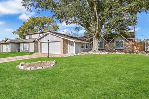 Photo of 16823 Bougainvilla Lane, Friendswood, TX 77546 (MLS # 26554908)