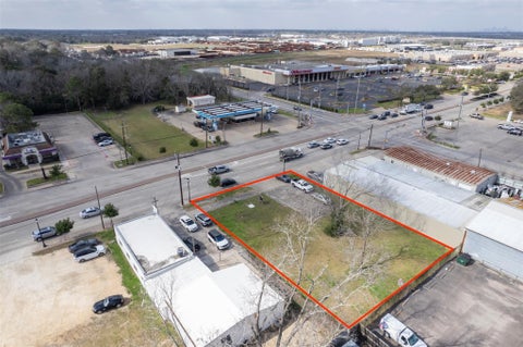 Tiny photo for 2107 N Main Street, Pearland, TX 77581 (MLS # 72574040)