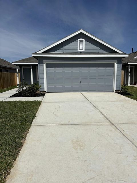 Homes For Sale - 1301 Charlotte Way<br/> Wharton, TX 77488