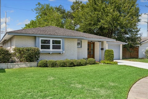 Photo of 1327 Guese Road, Houston, TX 77008 (MLS # 44209366)