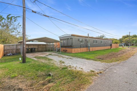 Photo of 403 Avenue E, Dickinson, TX 77539 (MLS # 87785387)