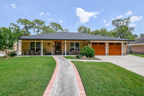 Photo of 922 Chantilly Lane, Houston, TX 77018 (MLS # 72380298)
