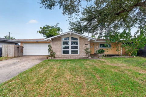 Photo of 2110 Ridgemore Drive, Houston, TX 77055 (MLS # 56974923)