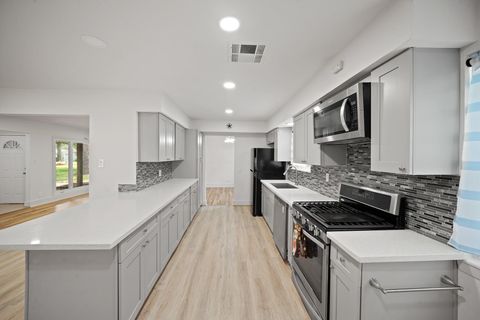 Photo of 1219 Wisterwood Drive, Houston, TX 77043 (MLS # 77059132)