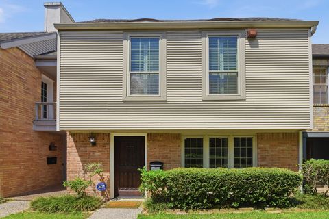 Photo of 13132 Trail Hollow Drive #3132, Houston, TX 77079 (MLS # 27491014)