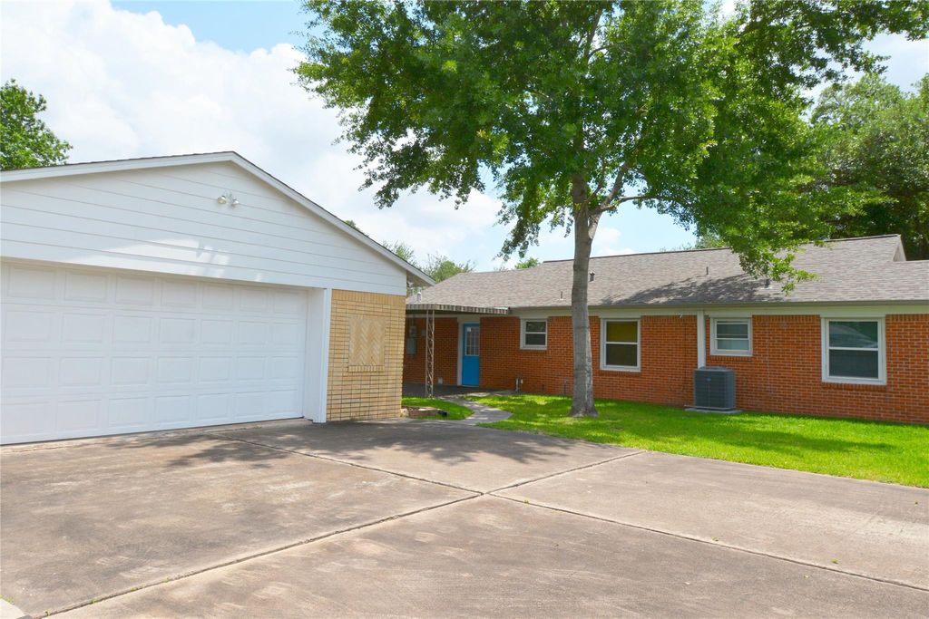 Photo of 501 Jerry Street, Houston, TX 77022 (MLS # 57478480)