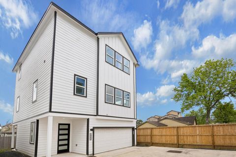 Homes For Rent - 424 Sikes Street<br/> Houston, TX 77018