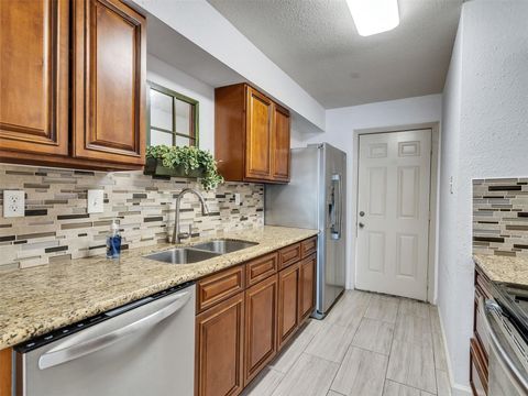 Photo of 1701 Upland Drive #216, Houston, TX 77043 (MLS # 75717476)