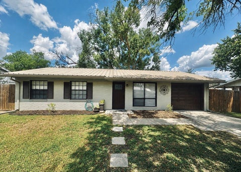 Photo of 308 W Clayton ST, Cuero, TX 77954 (MLS # 77827574)