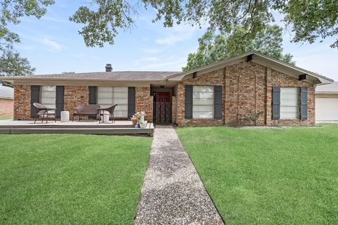 Photo of 5885 Pinkstaff Ln Ln, Beaumont, TX 77706 (MLS # 54817322)