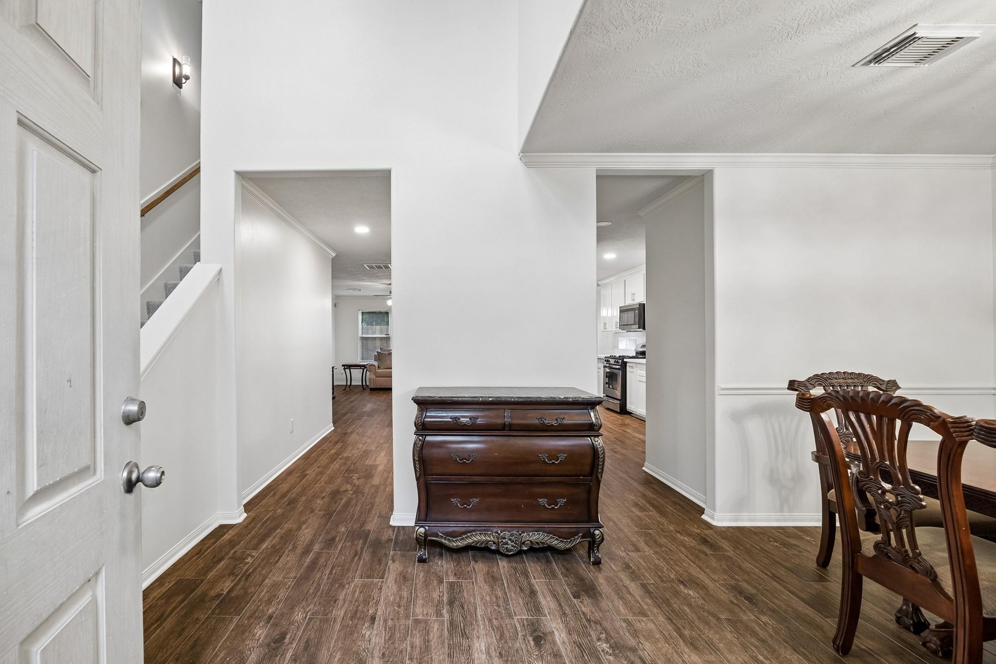 2709 Los Alamos Circle
