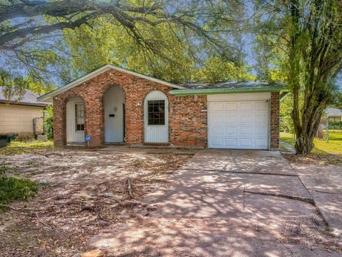 Photo of 12610 S Coast Drive, Houston, TX 77047 (MLS # 74313343)