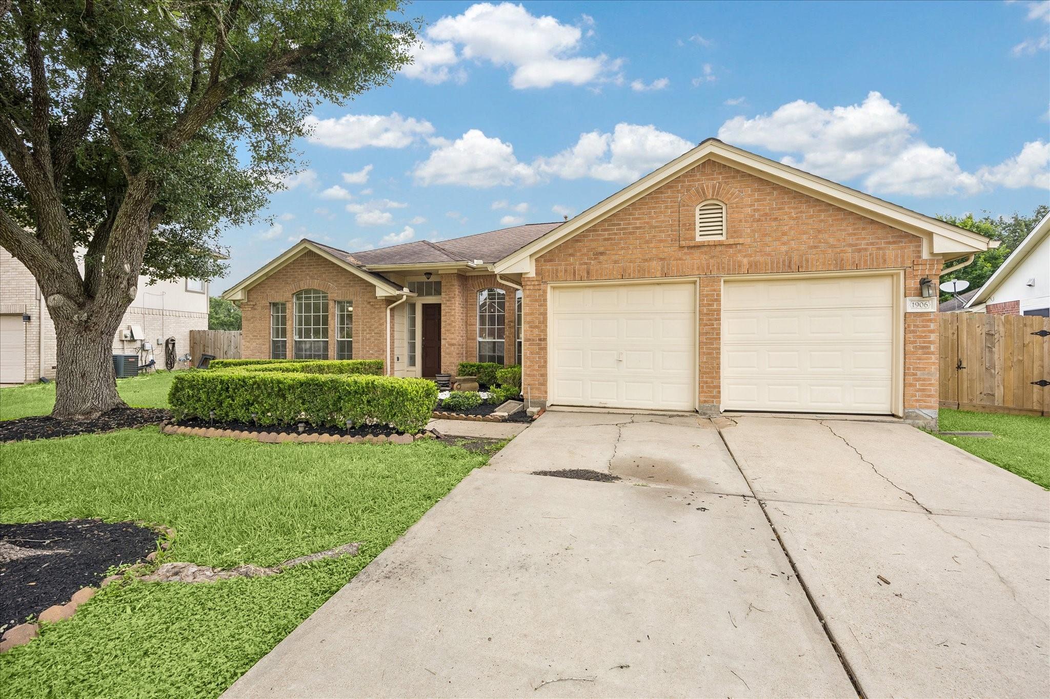 1906 Thistlecreek Court