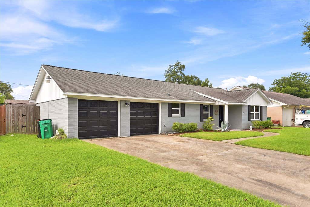 Photo of 412 Inwood Drive, Baytown, TX 77521 (MLS # 26999784)