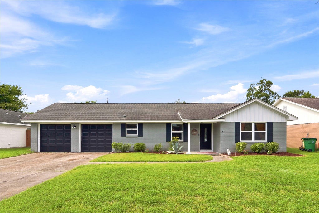 Photo of 412 Inwood Drive, Baytown, TX 77521 (MLS # 26999784)