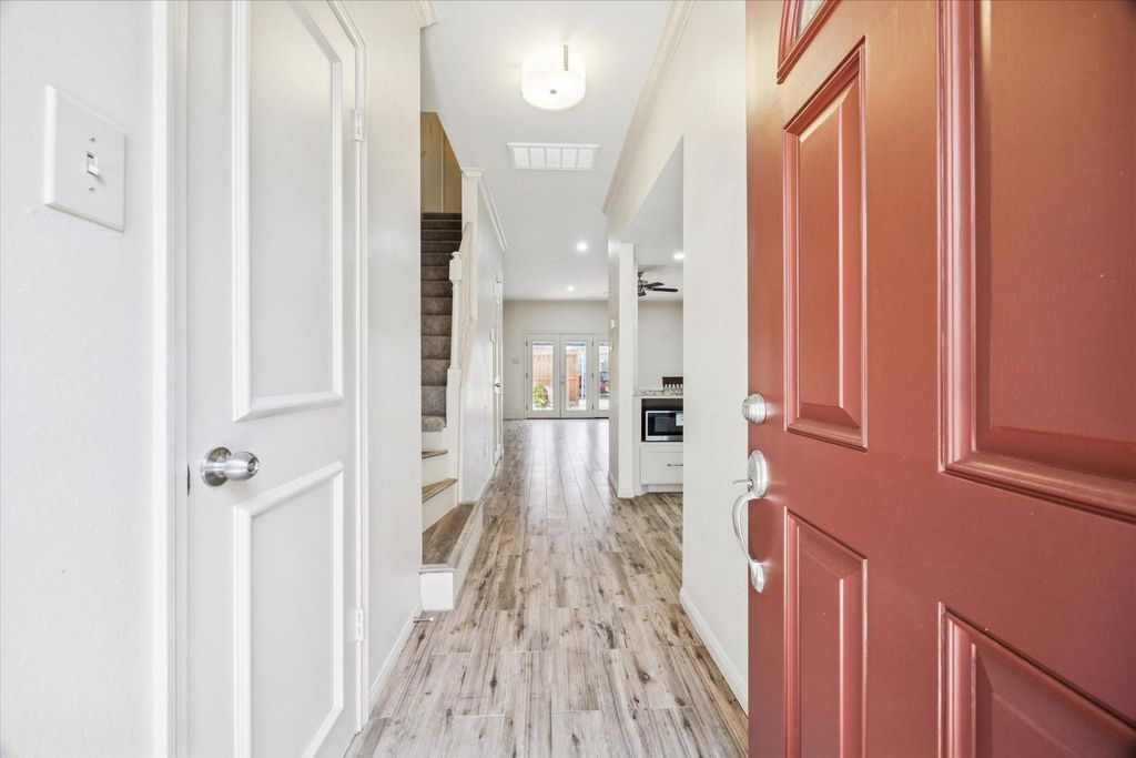 Photo of 14703 Barryknoll Lane #25, Houston, TX 77079 (MLS # 67192158)