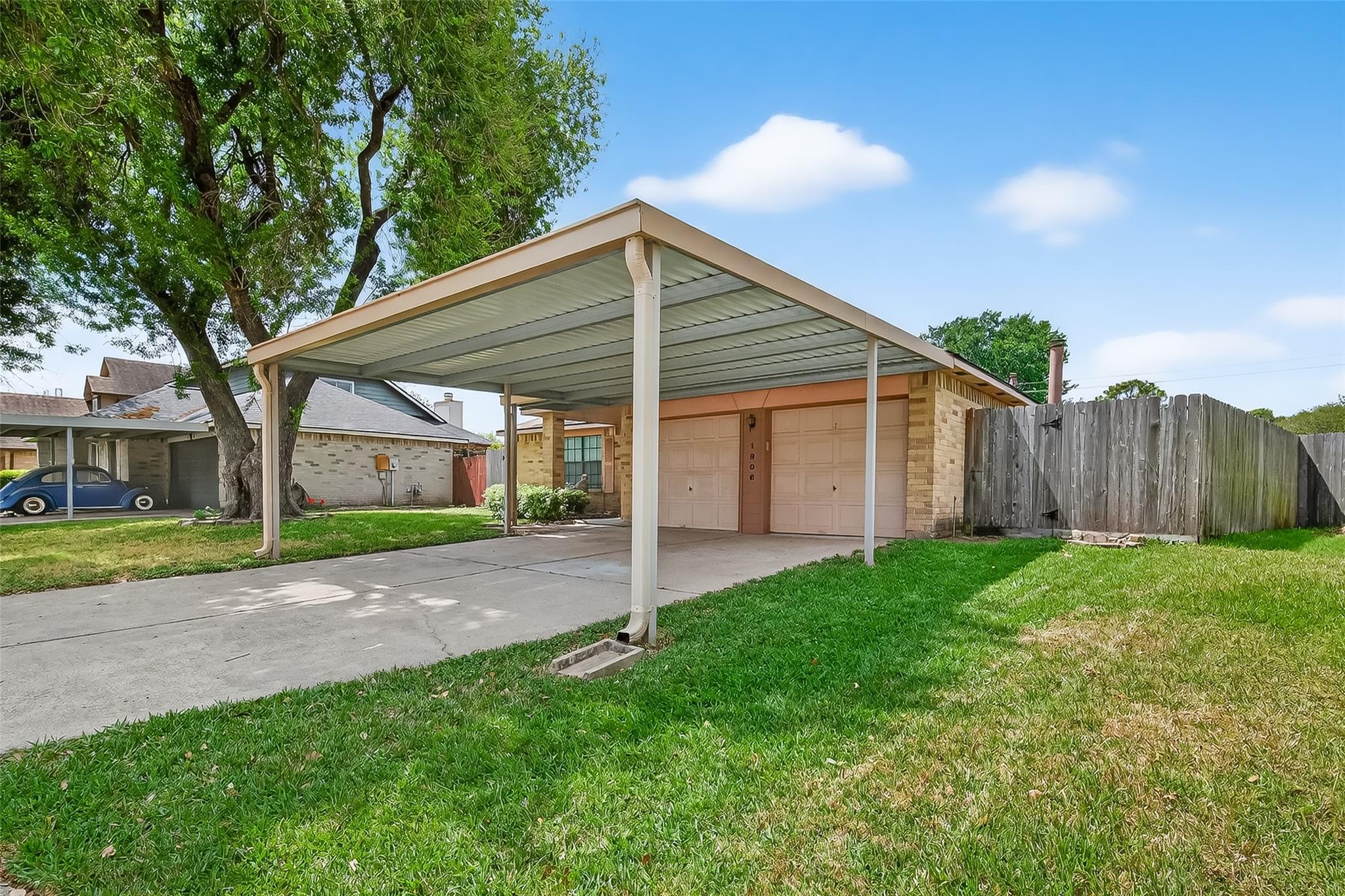 1906 Westbriar Court