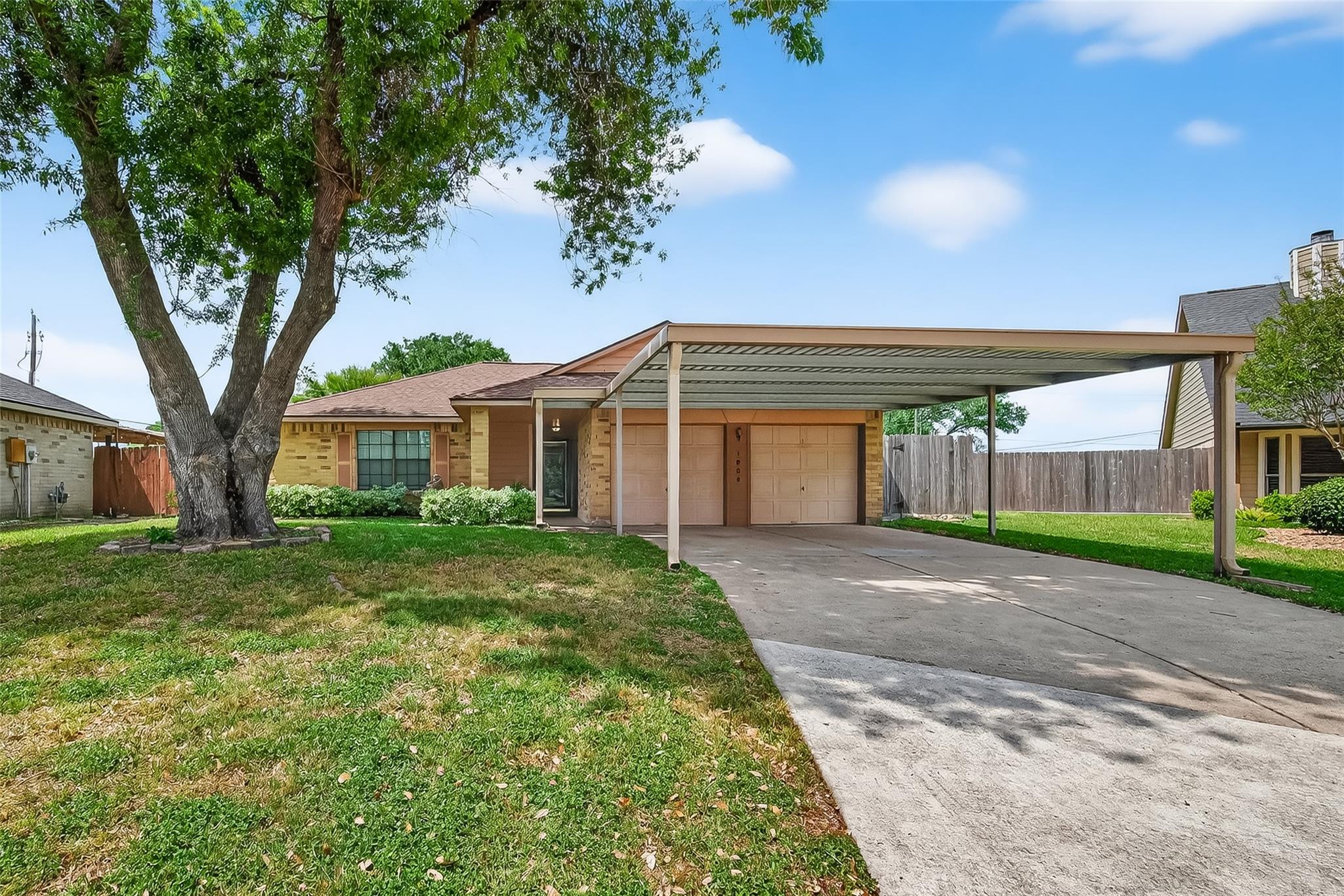 1906 Westbriar Court