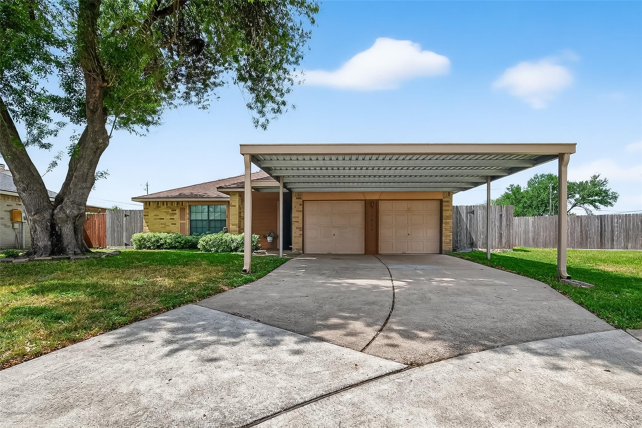 1906 Westbriar Court