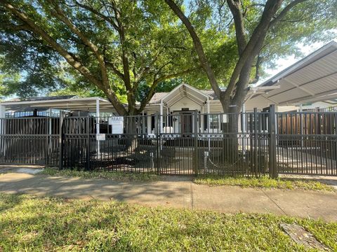 Photo of 7410 Ilex Street #C, Houston, TX 77012 (MLS # 3752103)