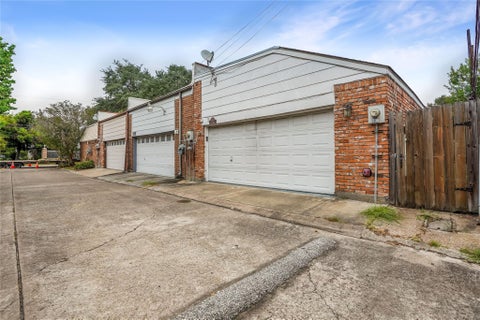 Photo of 7500 West Loop S, Bellaire, TX 77401 (MLS # 3595829)