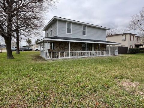 Homes For Sale - 1101 4th Avenue<br/> Texas City, TX 77590
