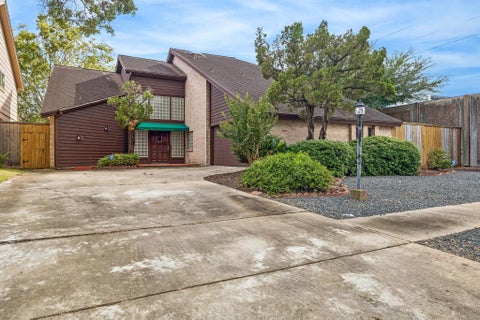 Photo of 10327 Olympia Drive, Houston, TX 77042 (MLS # 95767606)