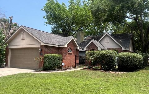 Photo of 9602 Top Gallant Court, Houston, TX 77065 (MLS # 24804976)
