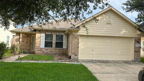 Photo of 5434 Cinnamon Lake Drive, Baytown, TX 77521 (MLS # 91813243)